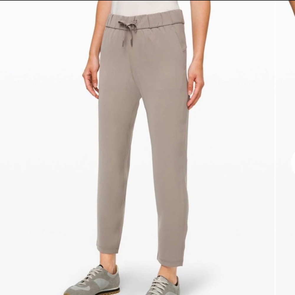 Lululemon On The Fly Pants *Woven 25”